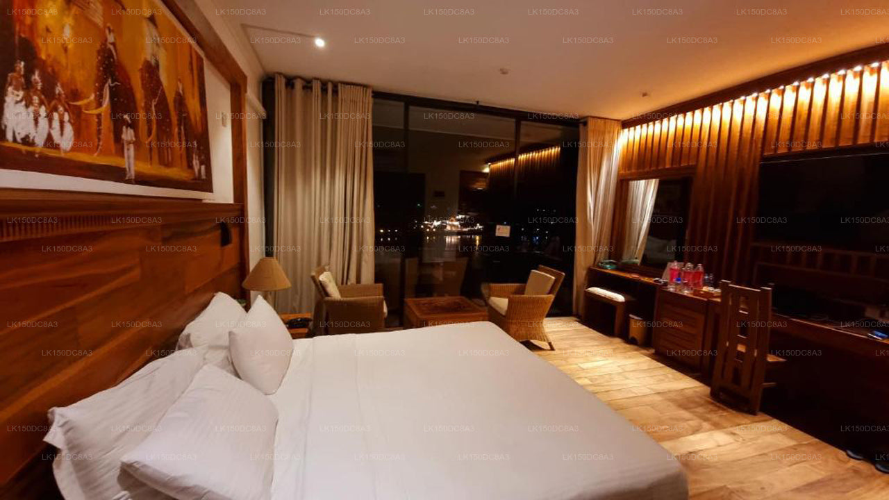 Резиденция Лейквуд, Канди