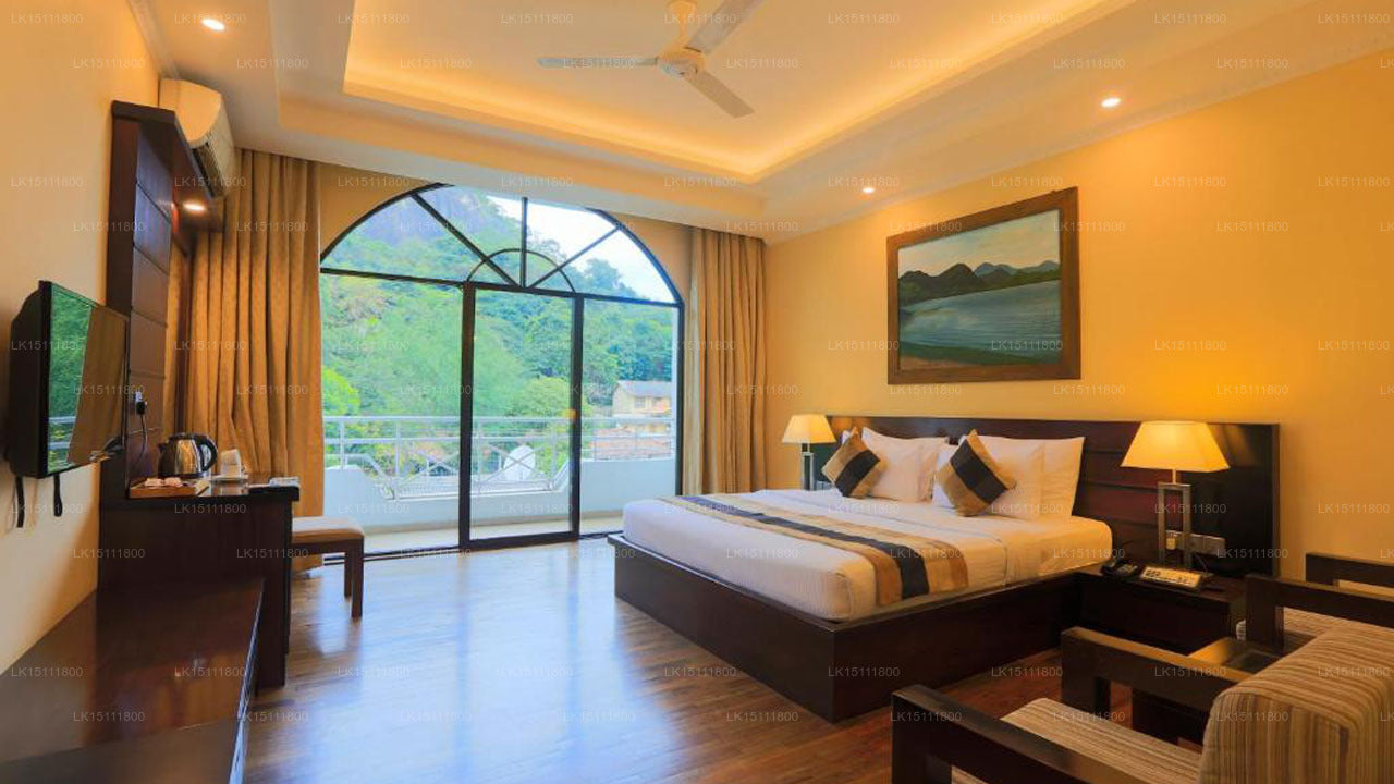 Отель «Кандьян Рич», Курунегала