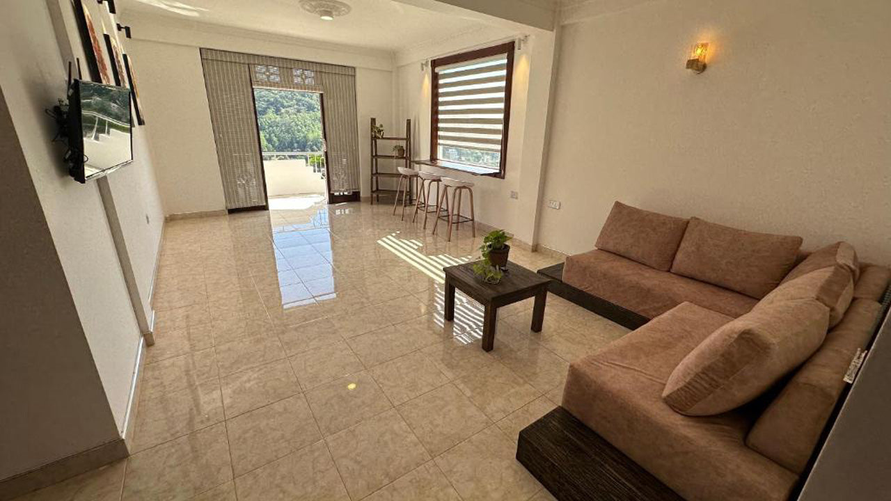 Ржавая двухъярусная вилла, Канди