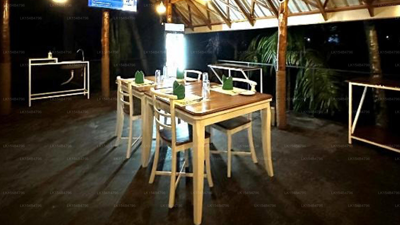 Rustic Cottages hotel, Udawalawe