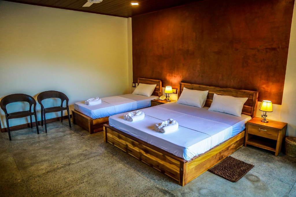 Окраина реки Дула, Удавалаве