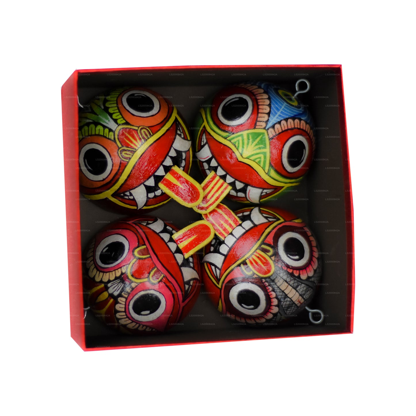 Традиционные шри-ланкийские маски ракши (маюра, мару, агни, нага), нарисованные на скорлупе кокосовых орехов (упаковка из 4 штук)