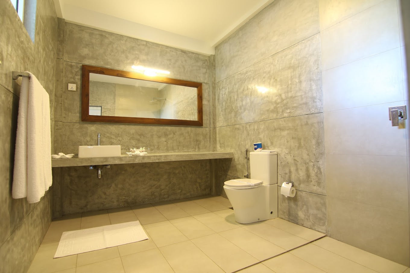 Jade Green, Hambantota