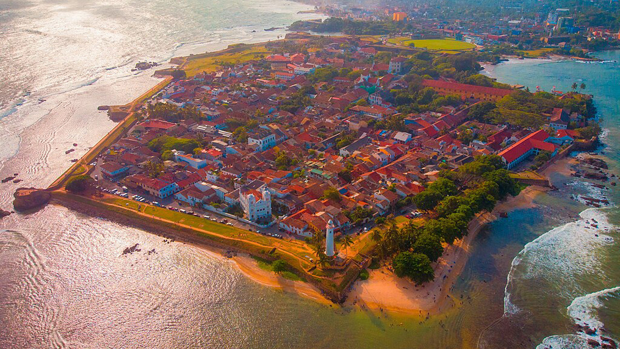 Scenic Flight to Galle Fort from Ratmalana