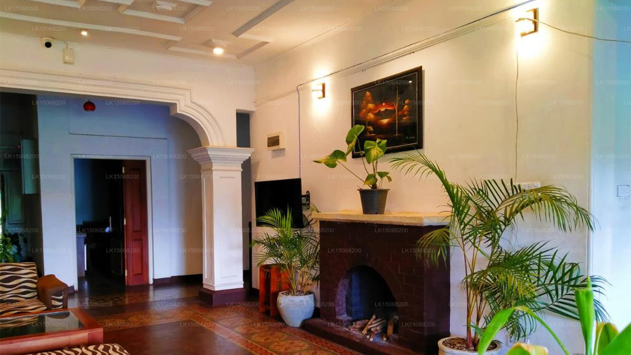 Отель «Пикрест», Хаттон