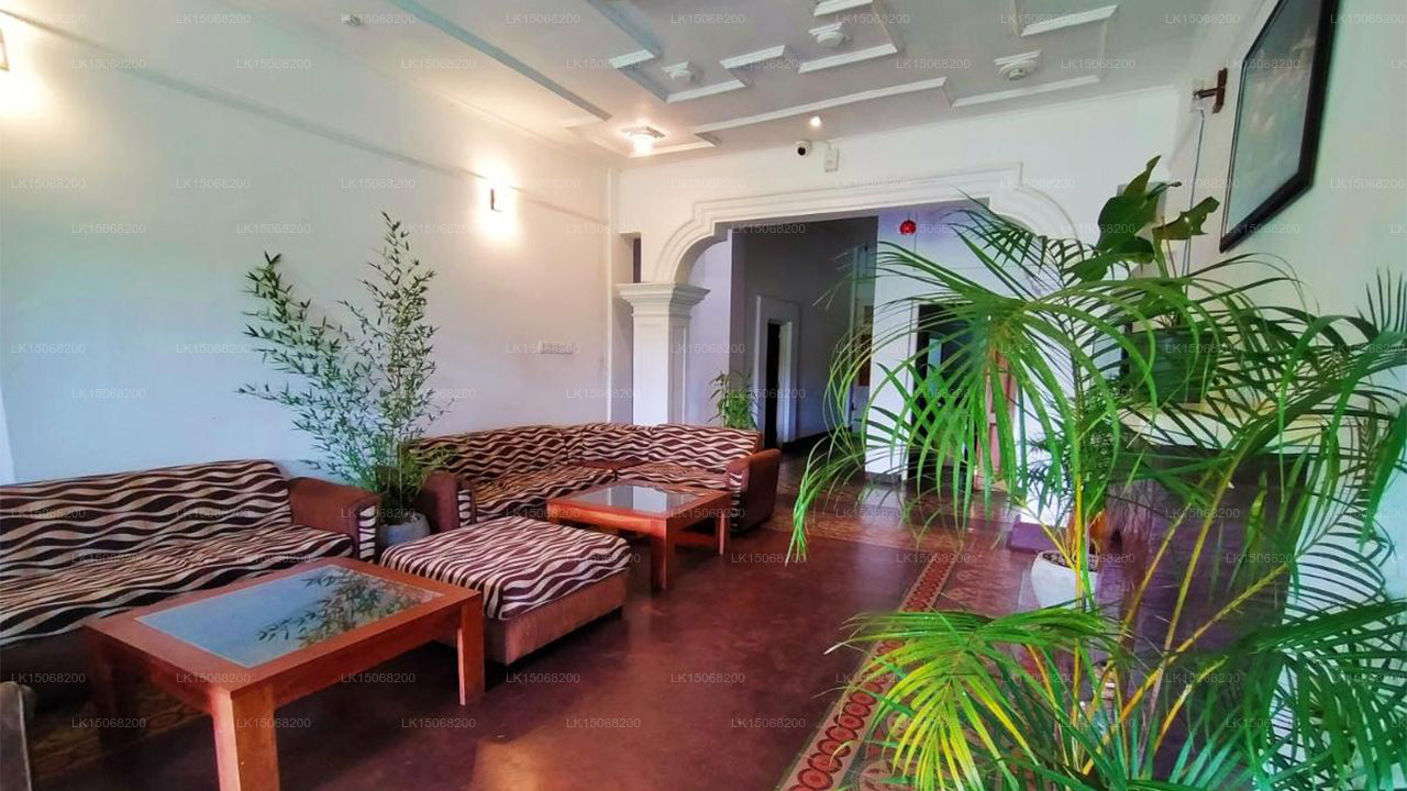 Отель «Пикрест», Хаттон