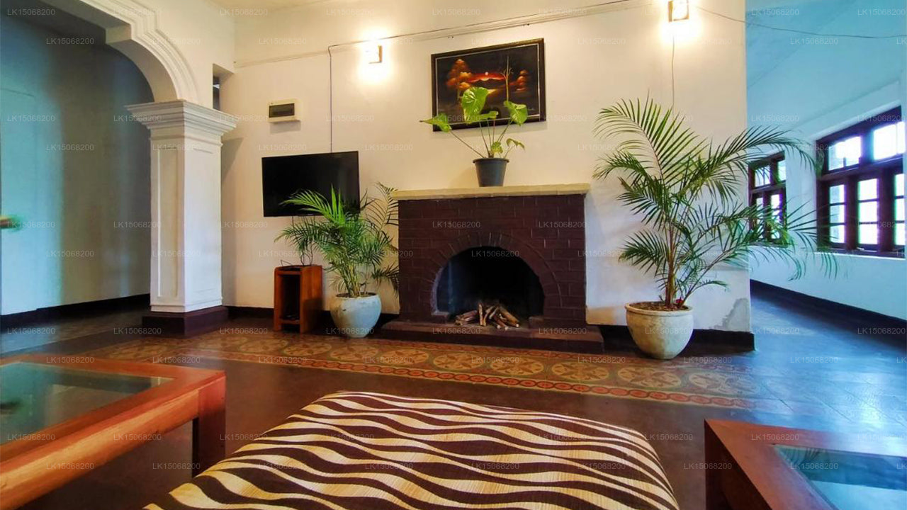 Отель «Пикрест», Хаттон