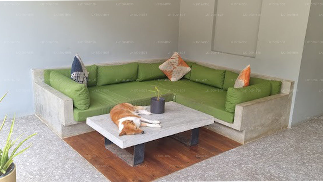 Salty Pelican, Hiriketiya