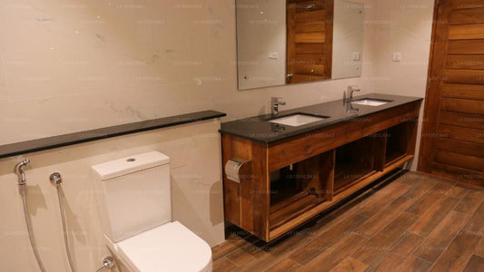 Резиденция Лейквуд, Канди