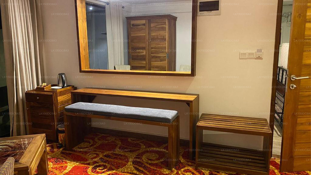 Резиденция Лейквуд, Канди