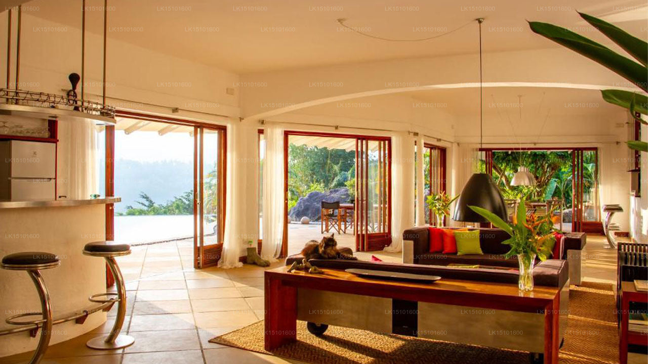 Курорт Бугенвилья, Канди