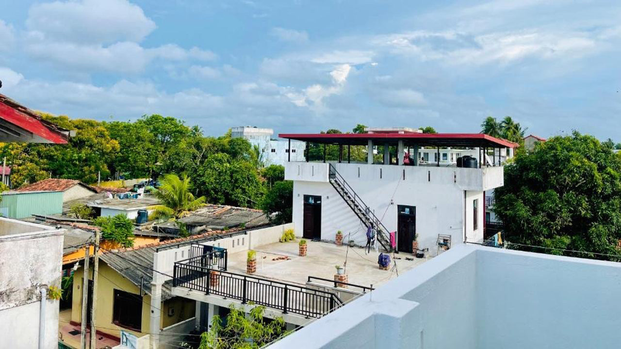 Sand & Surf Guest House, Negombo