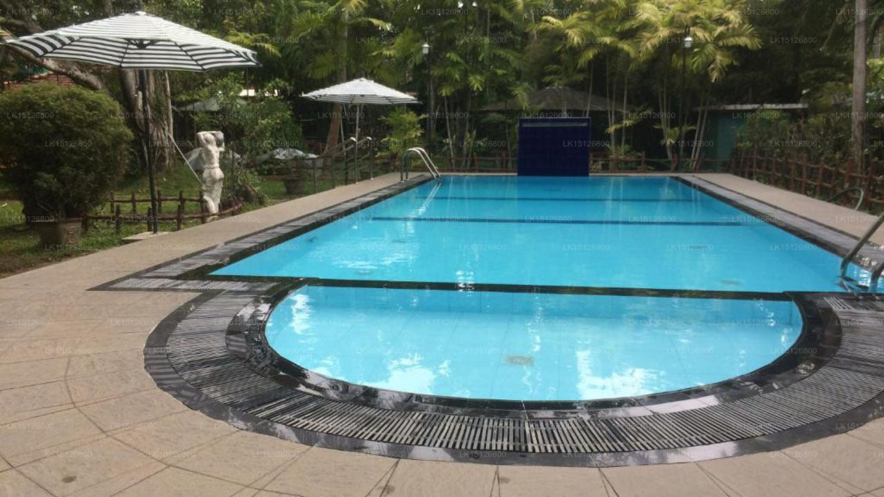 Отель Surasa, Курунегала