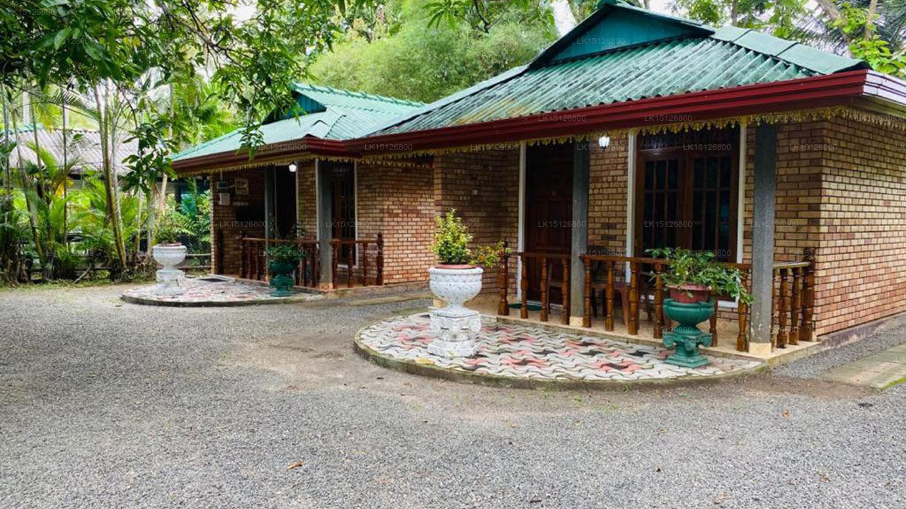 Отель Surasa, Курунегала