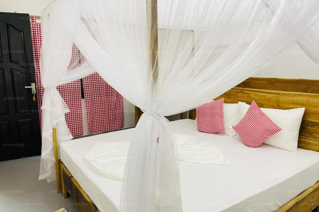 Пляжный курорт Swiss Kiss, Тринкомали