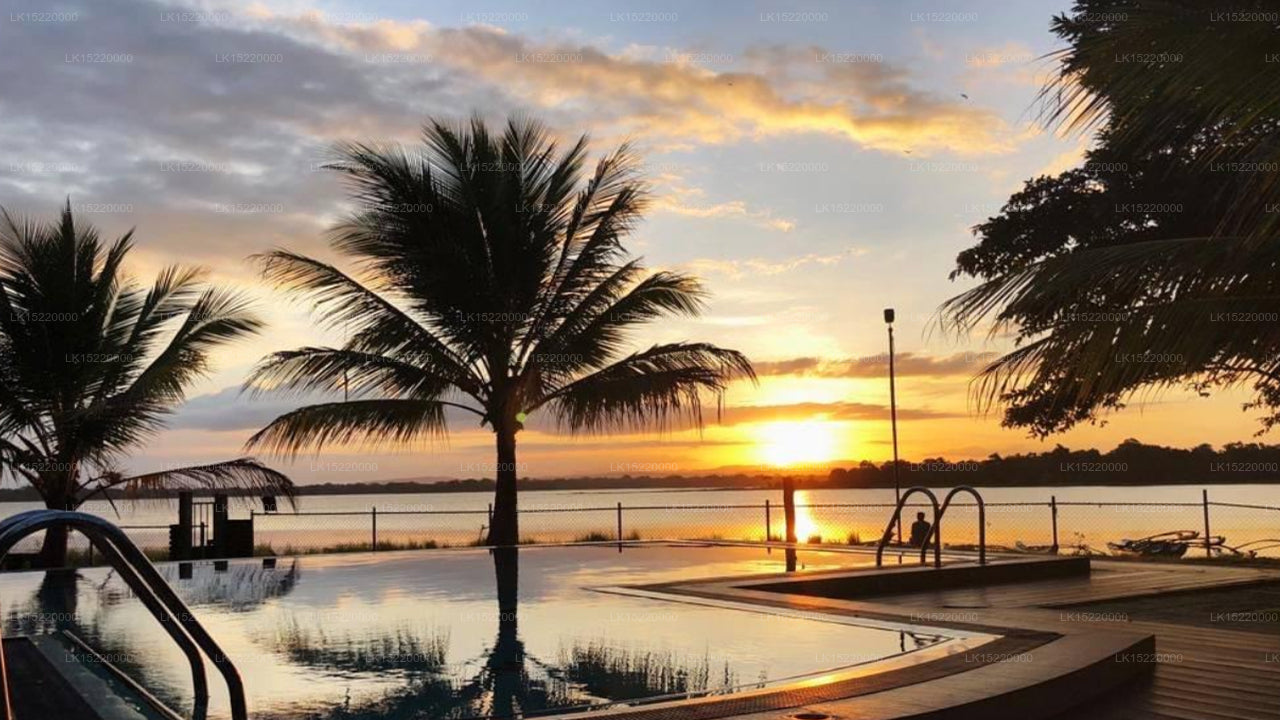 Отель Lake Park, Полоннарува