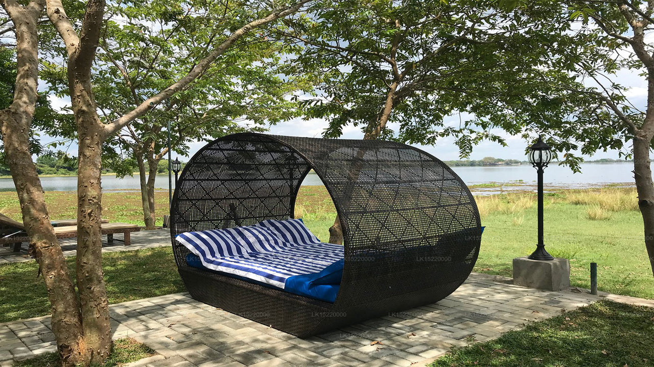 Отель Lake Park, Полоннарува