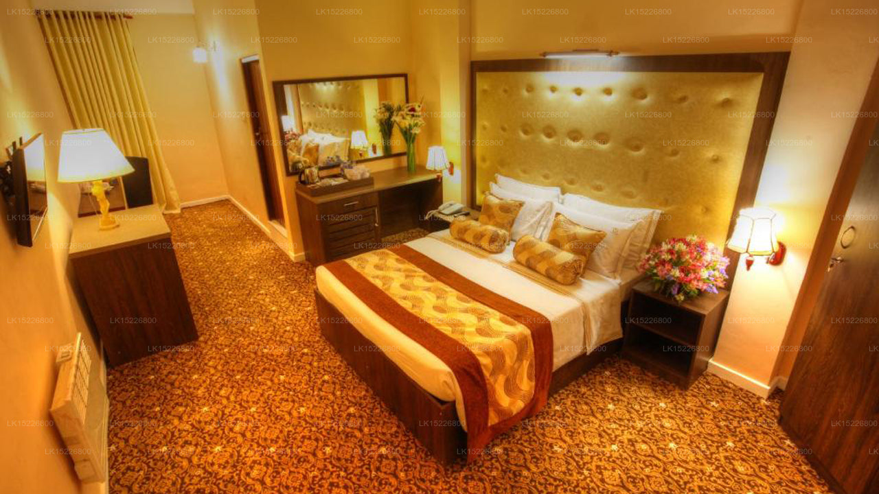 The Queeensburry City Hotel, Nuwara Eliya