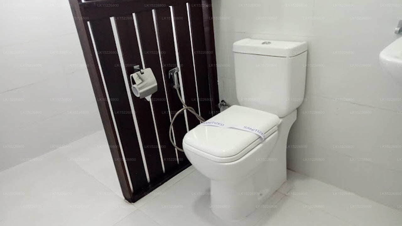 The Queeensburry City Hotel, Nuwara Eliya