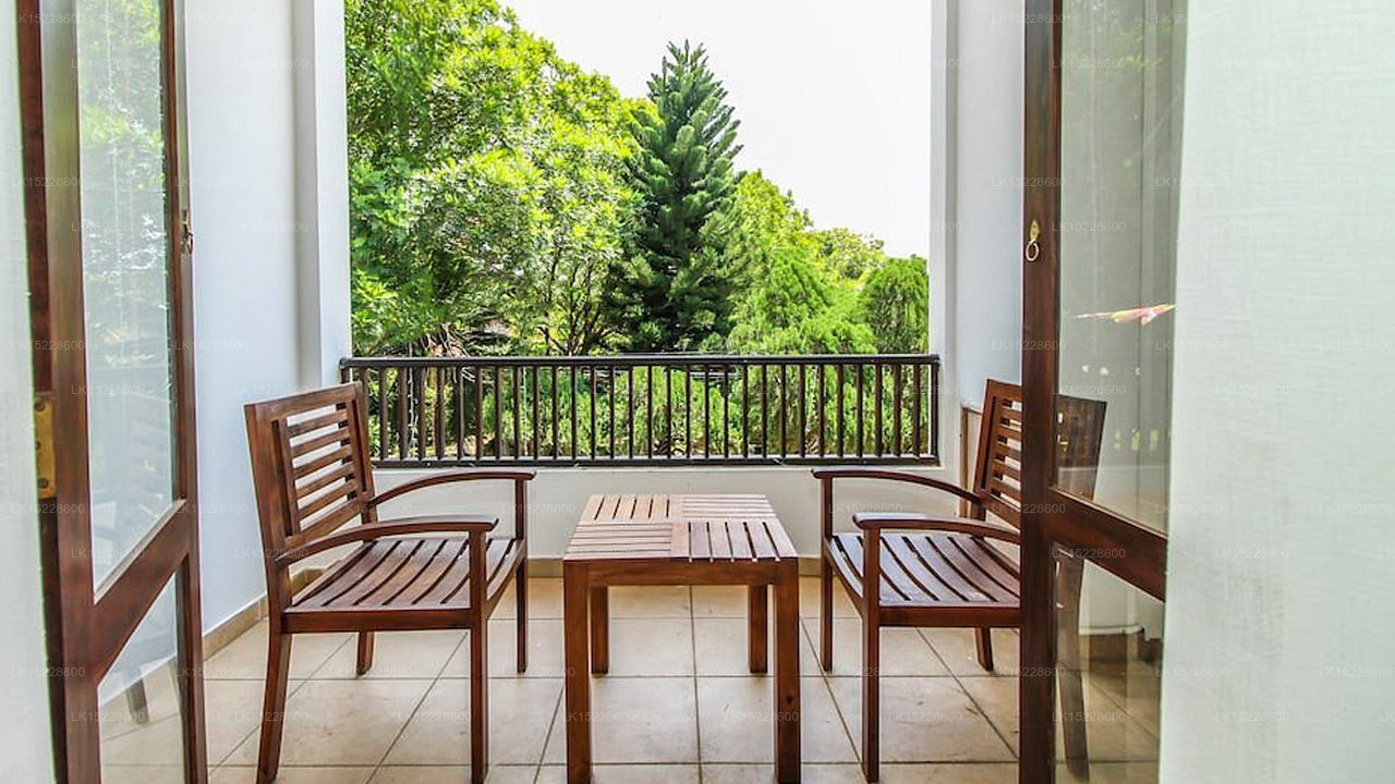 Blue Spring Hotel, Wadduwa