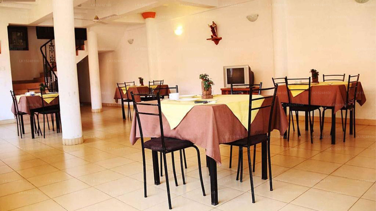 Yoho Hotel Red Rose, Negombo