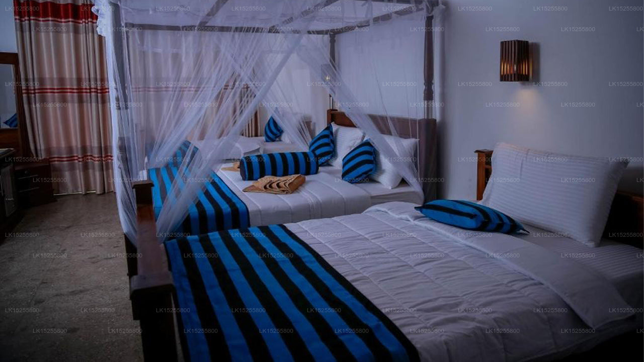 Grand Ella Motel, Ella