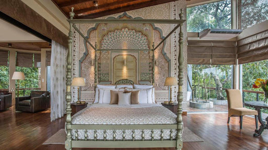 «Дальний павильон» из коллекции Эдвардса, Пиннавала