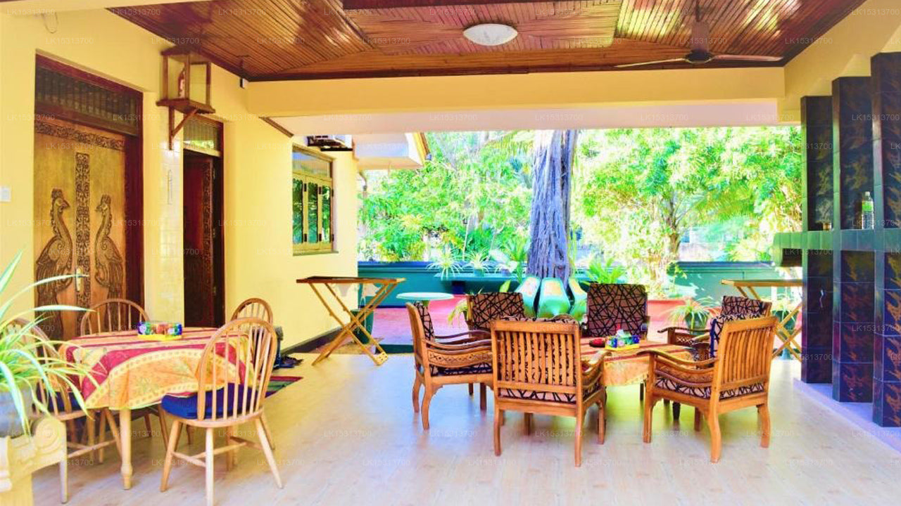 Rico Shadow Guest House & Restaurant, Waikkal