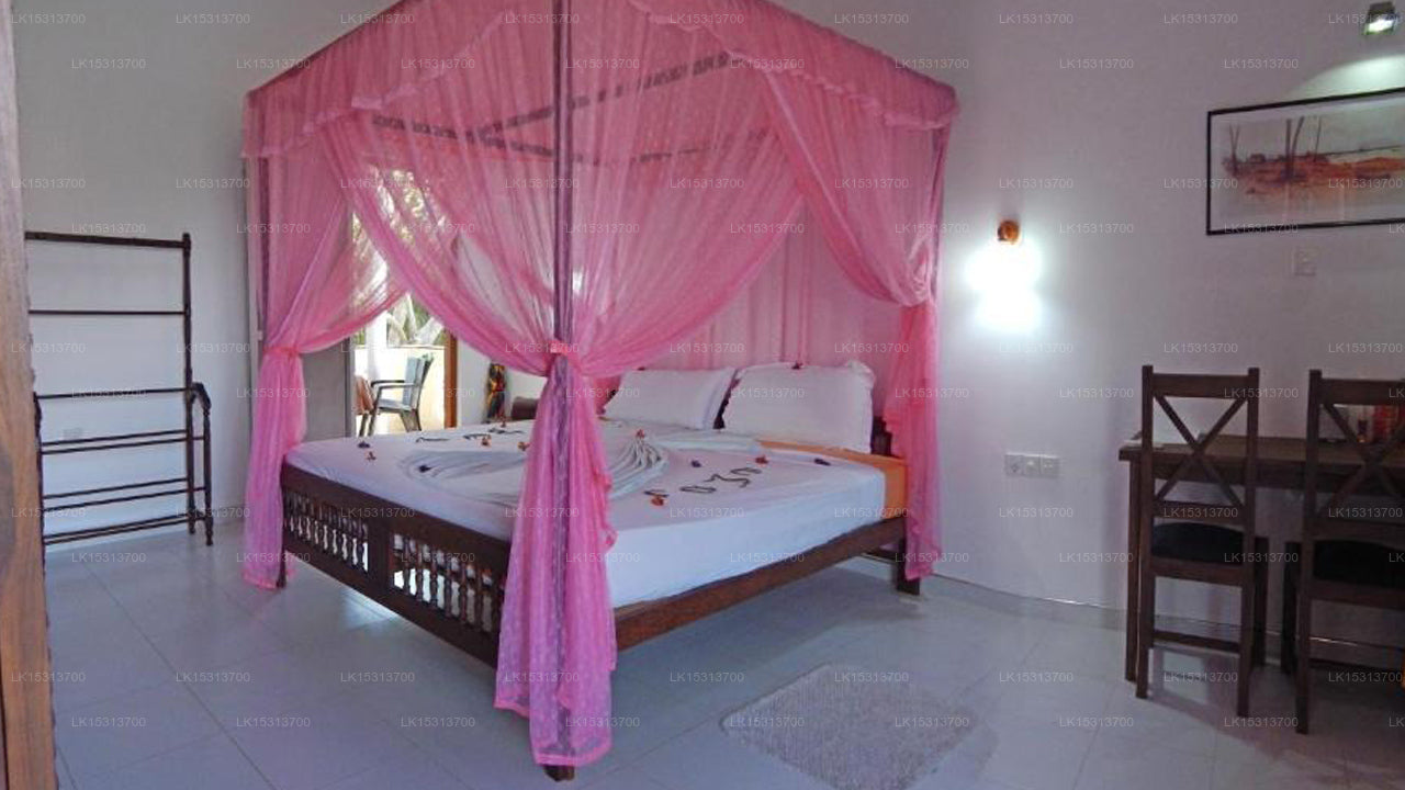 Rico Shadow Guest House & Restaurant, Waikkal