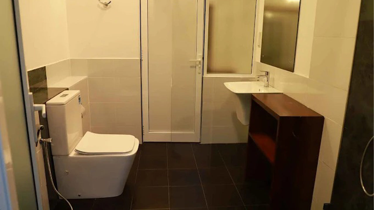 House on the Bend, Hiriketiya