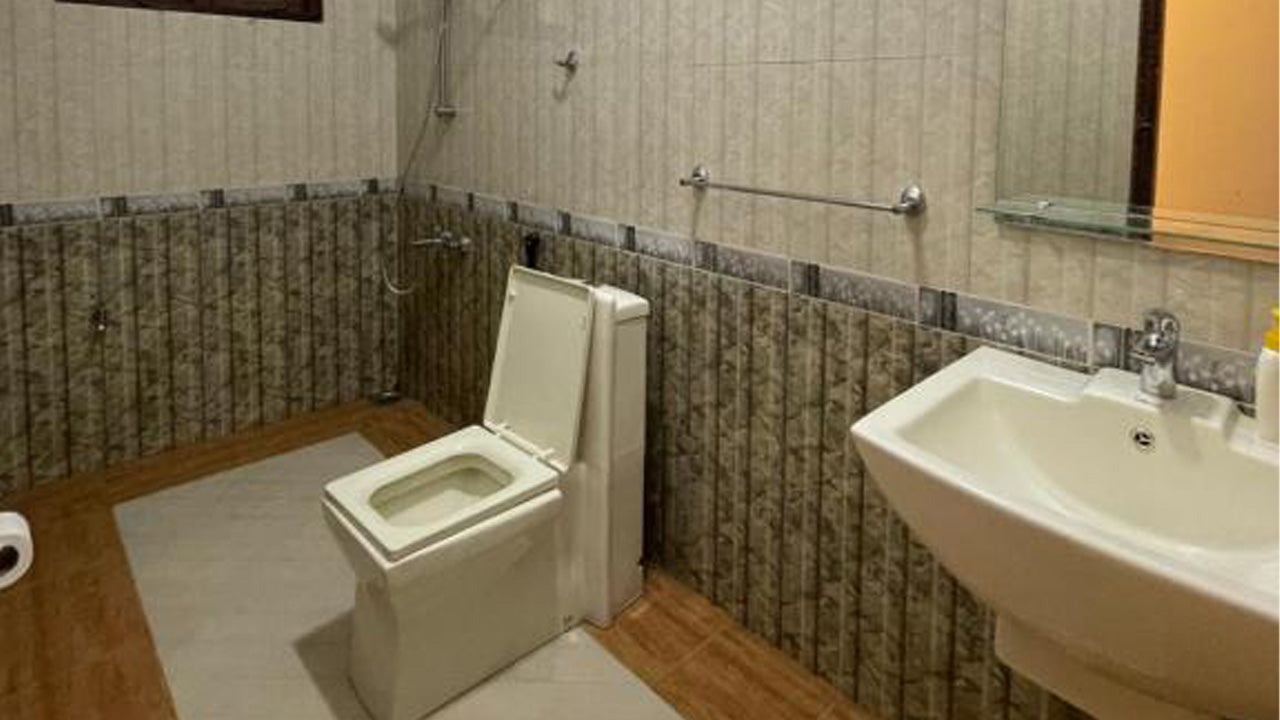 Ржавая двухъярусная вилла, Канди