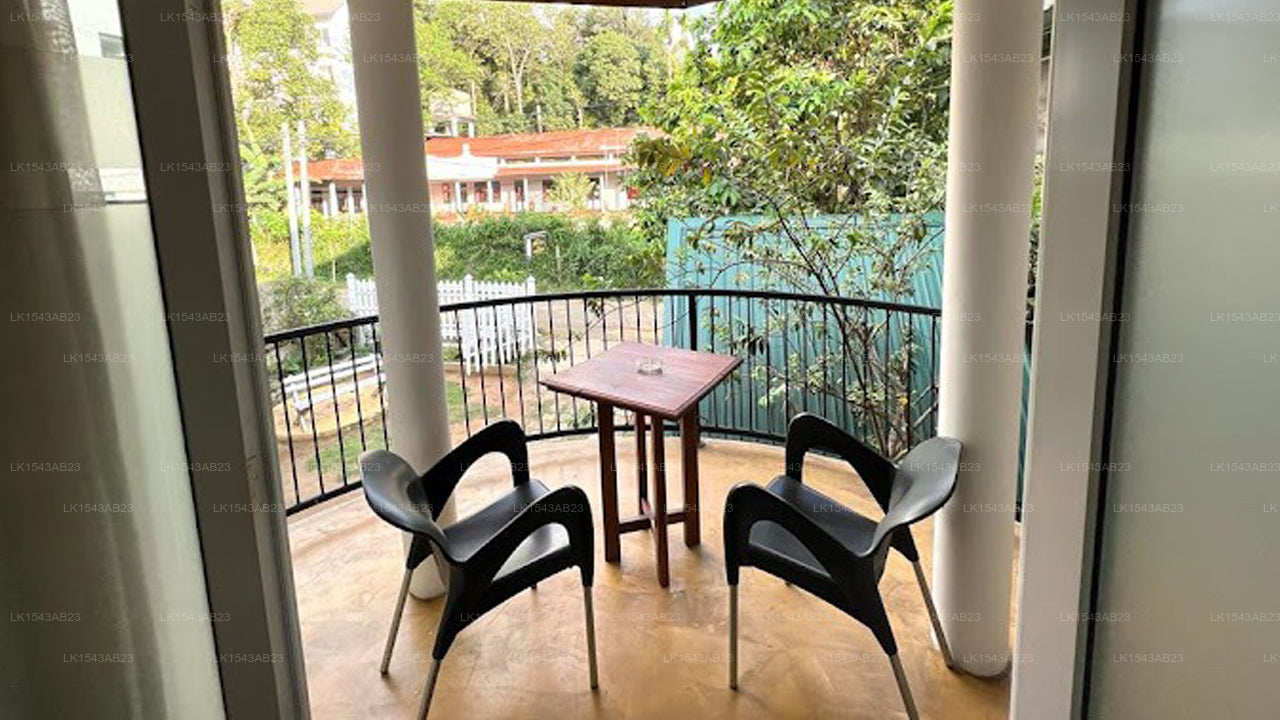 Ella Moon Rock, Ella