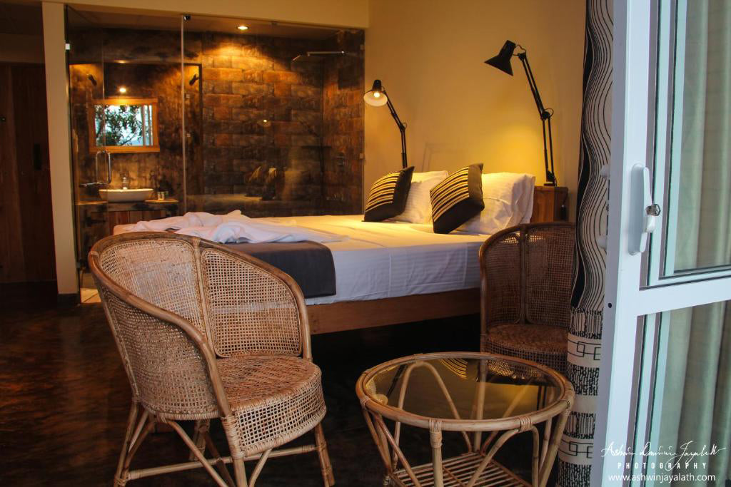 Квадратный колышек, Канди