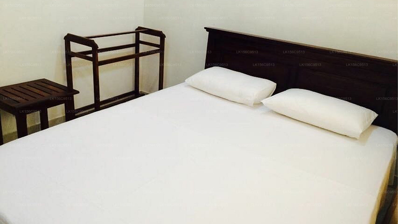 Sleep cheap hostel, Negombo