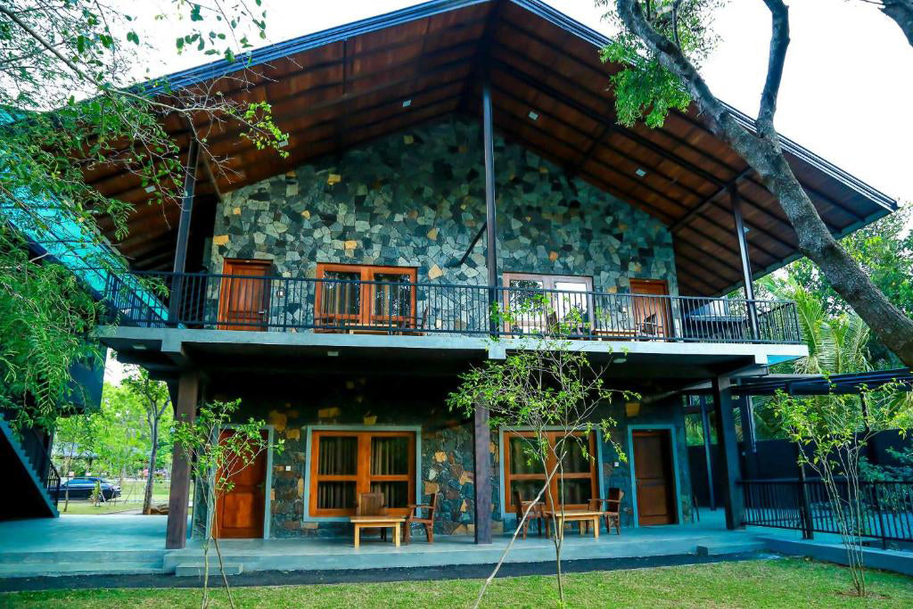 Окраина реки Дула, Удавалаве