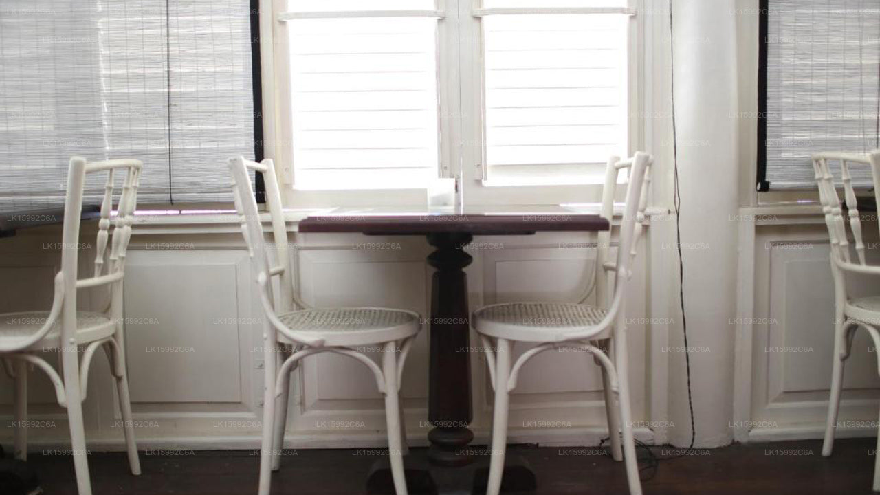 Бар и отель Royal, Канди