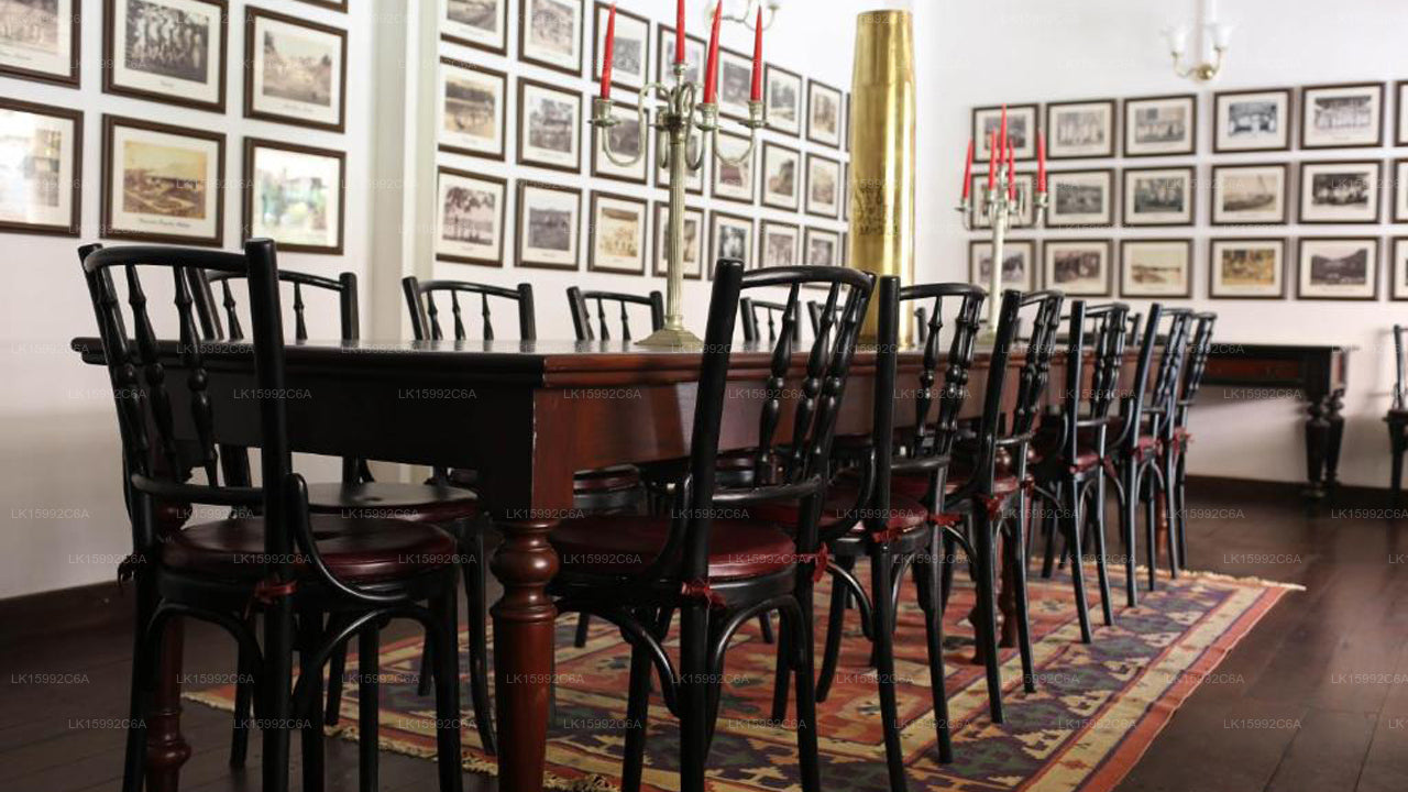 Бар и отель Royal, Канди