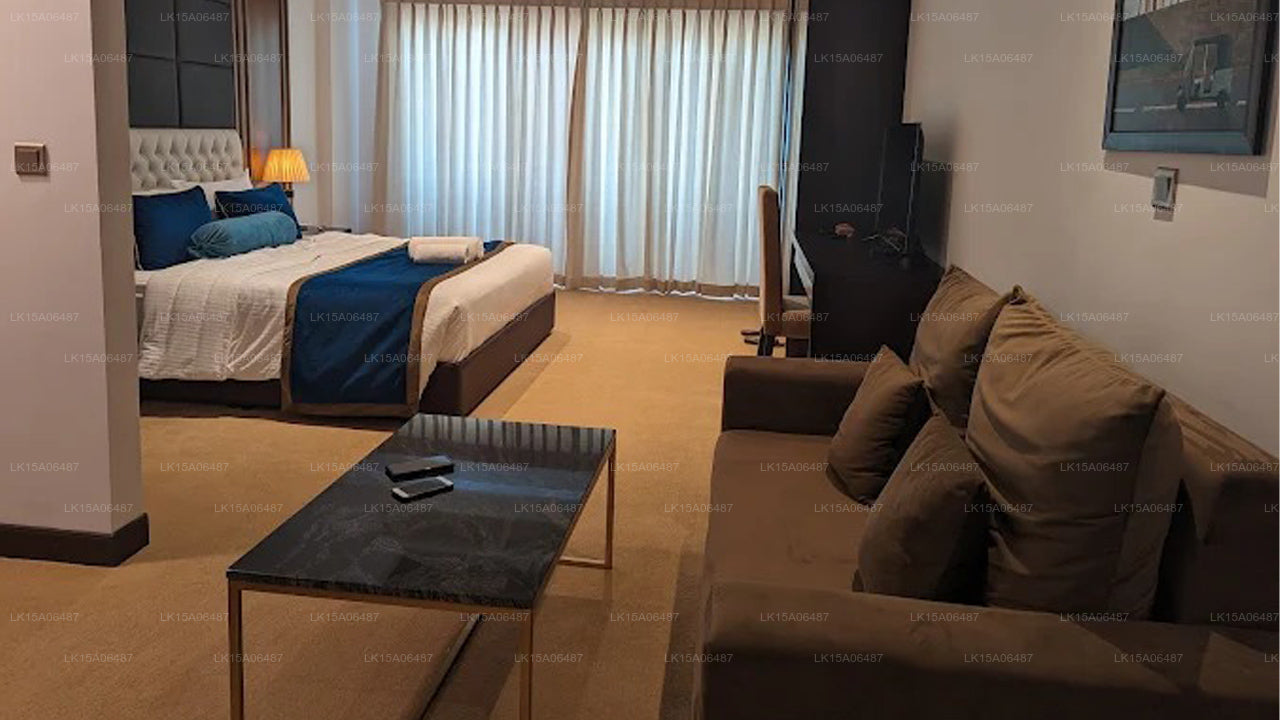 Corundum Breeze, Negombo