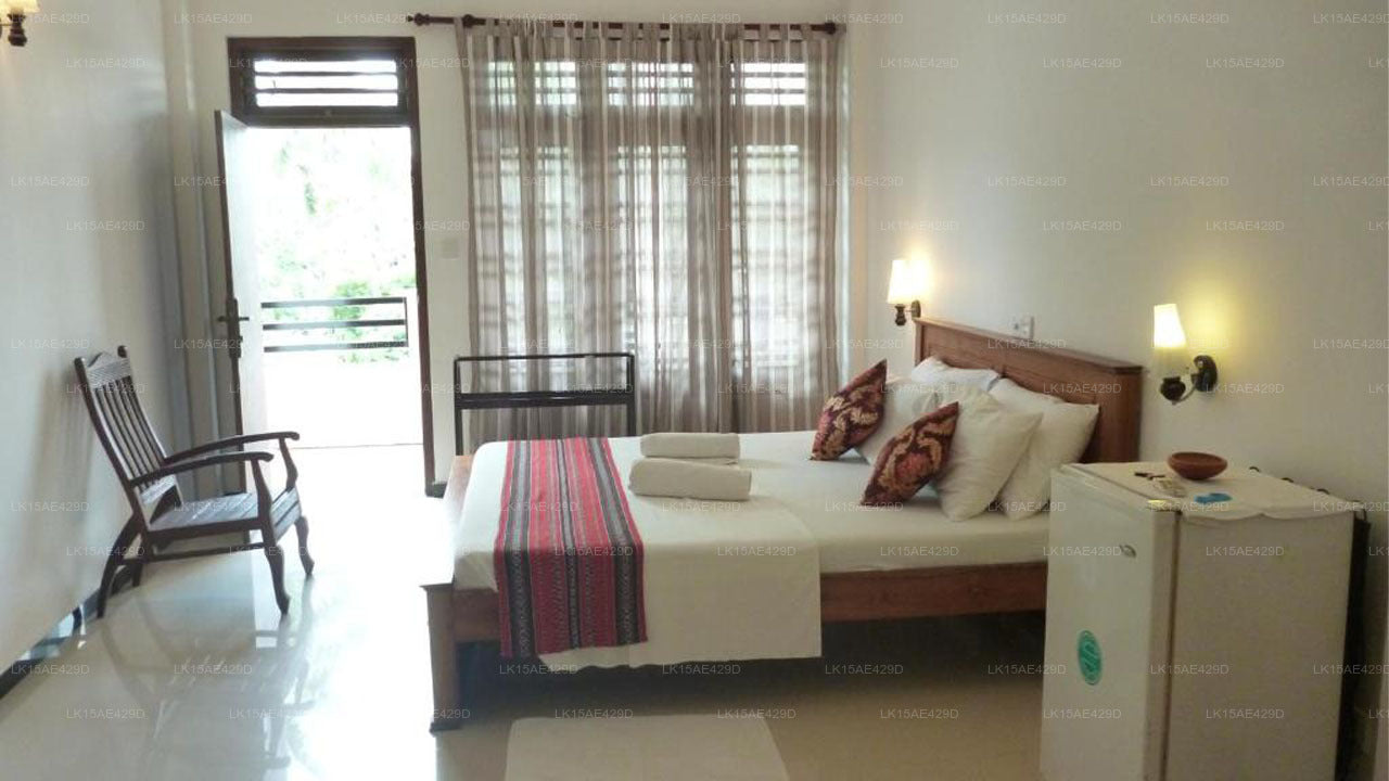 Отель «Коттедж с видом на океан», Хиккадува