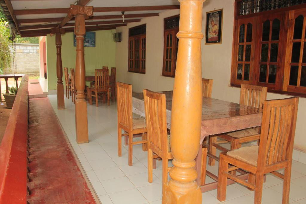 Гость и сафари «Слоны огораживают», Удавалаве