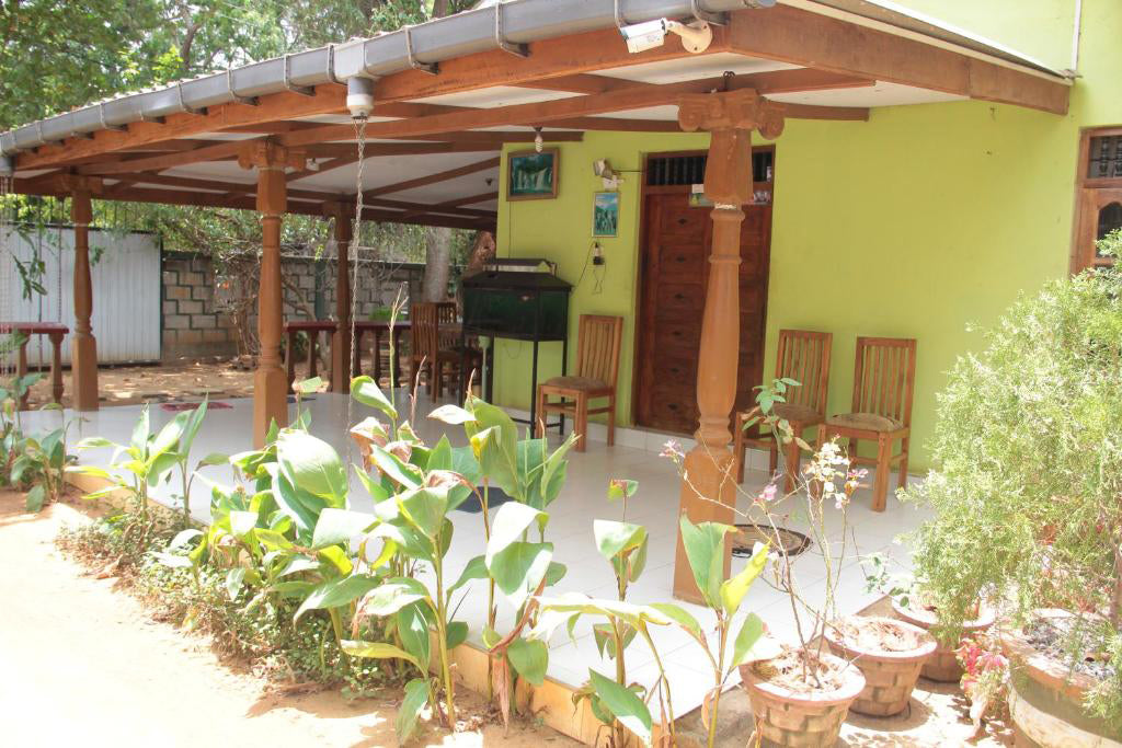 Гость и сафари «Слоны огораживают», Удавалаве