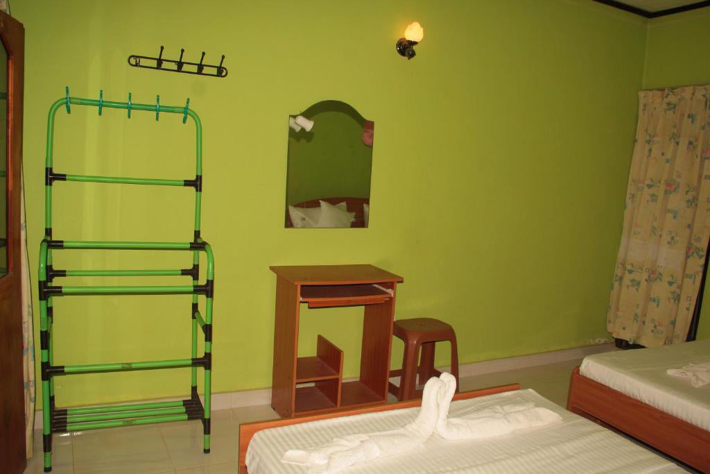 Гость и сафари «Слоны огораживают», Удавалаве