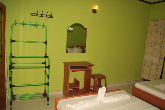 Гость и сафари «Слоны огораживают», Удавалаве