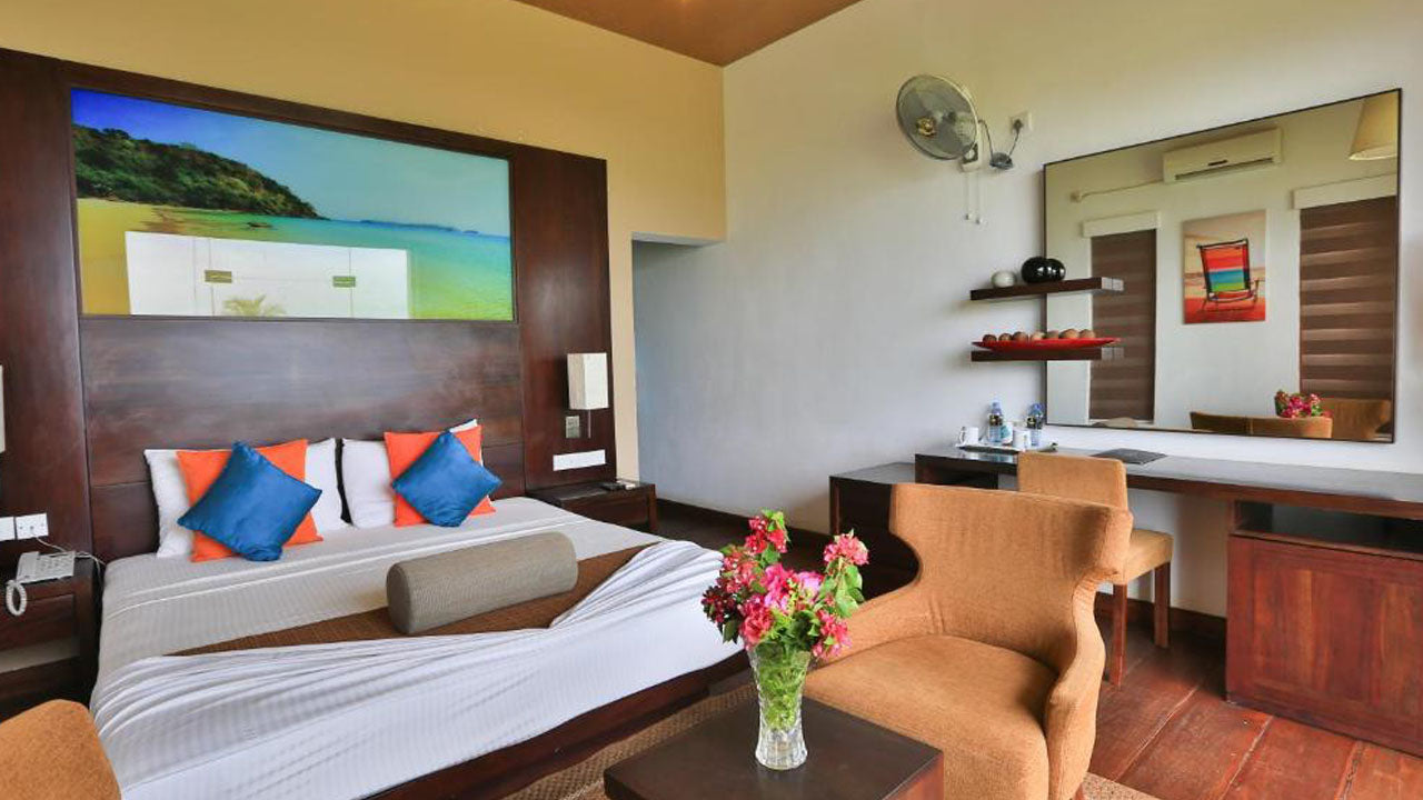 Лая Уэйвс, Пасикуда