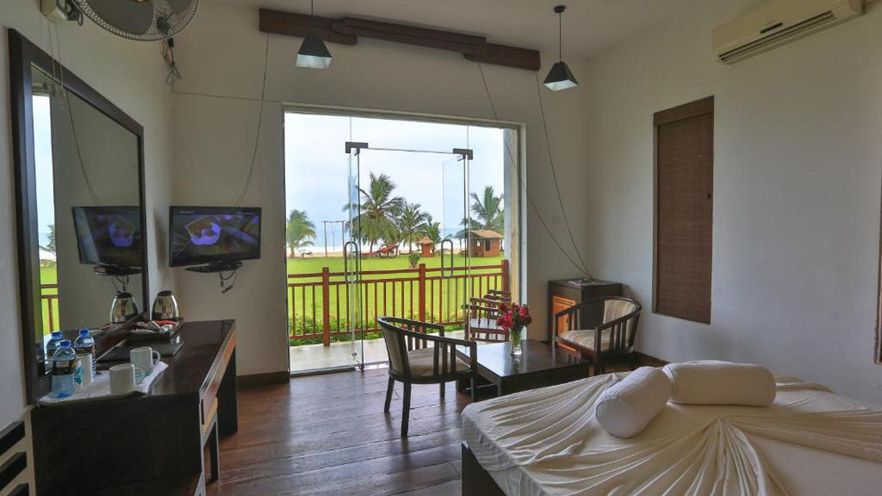 Лая Уэйвс, Пасикуда