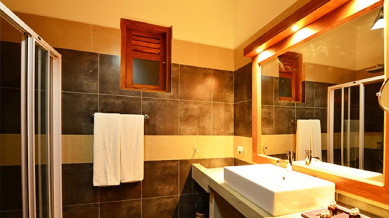 Лая Уэйвс, Пасикуда