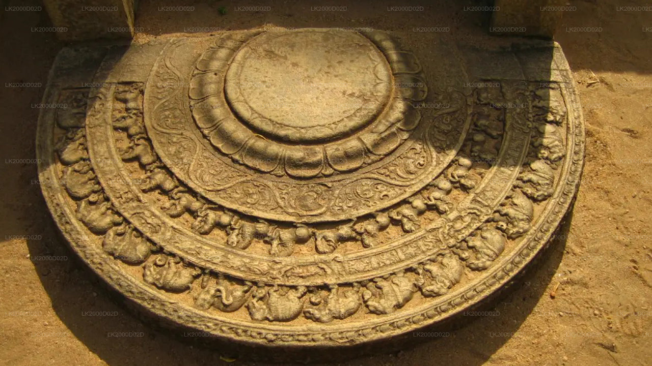 Экскурсия по древнему городу Полоннарува с гидом и входными билетами.