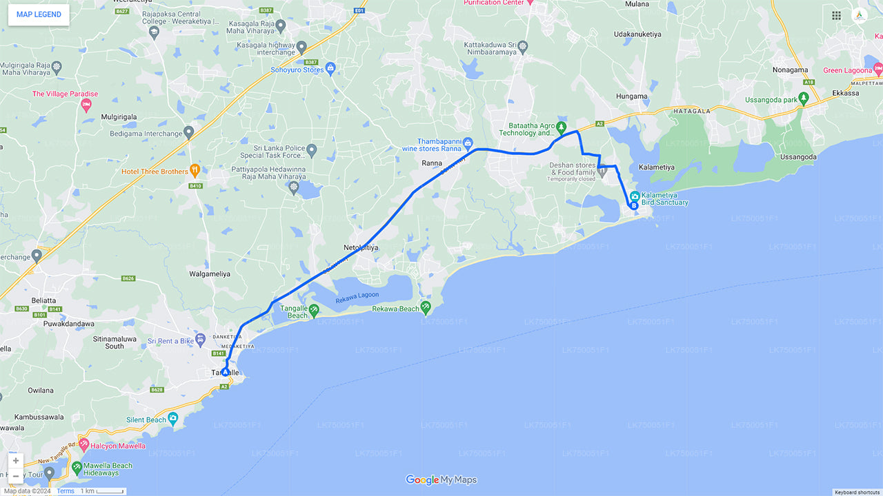 Наблюдение за птицами с лодки в заповеднике Каламетия из Тангалле.
