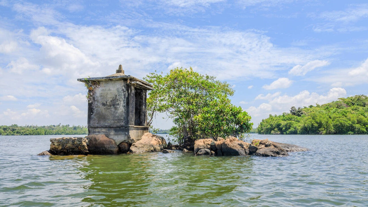 Сафари на лодке по реке Маду