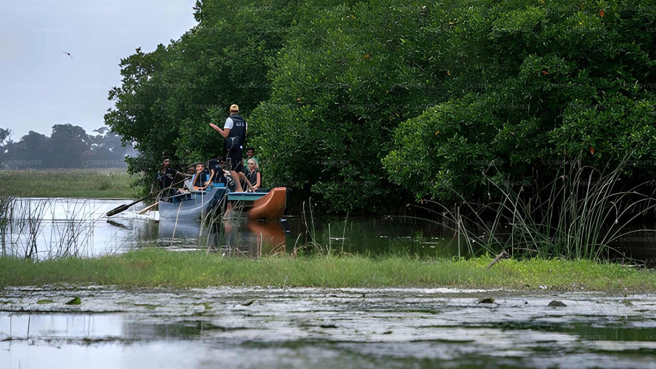 Guided Traditional Thoni Ride in Pasikudah Lagoon